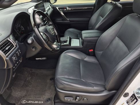 Used 2022 Lexus GX 460 Luxury w/ Off Road Package image 28