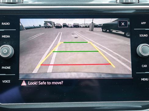 Used 2022 Volkswagen Tiguan SE image 23