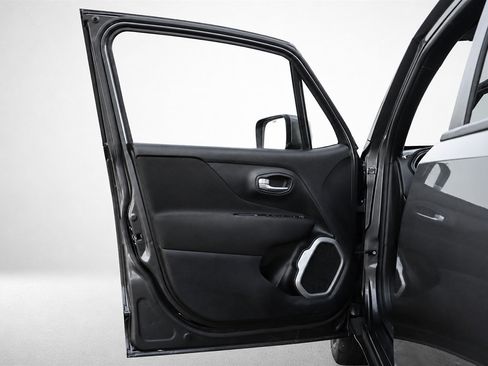 Used 2021 Jeep Renegade Latitude AWD/4WD image 23