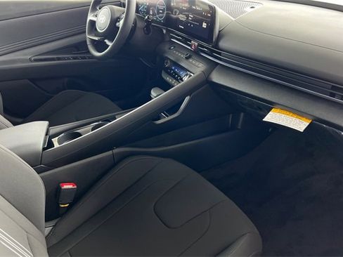 New 2025 Hyundai Elantra SEL image 15