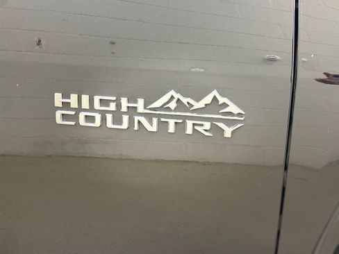 Used 2023 Chevrolet Traverse High Country AWD/4WD image 5