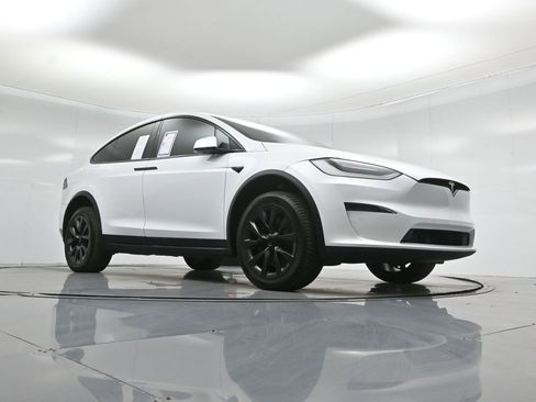 Used 2022 Tesla Model X image 42