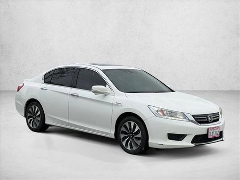 Used 2015 Honda Accord Touring image 3