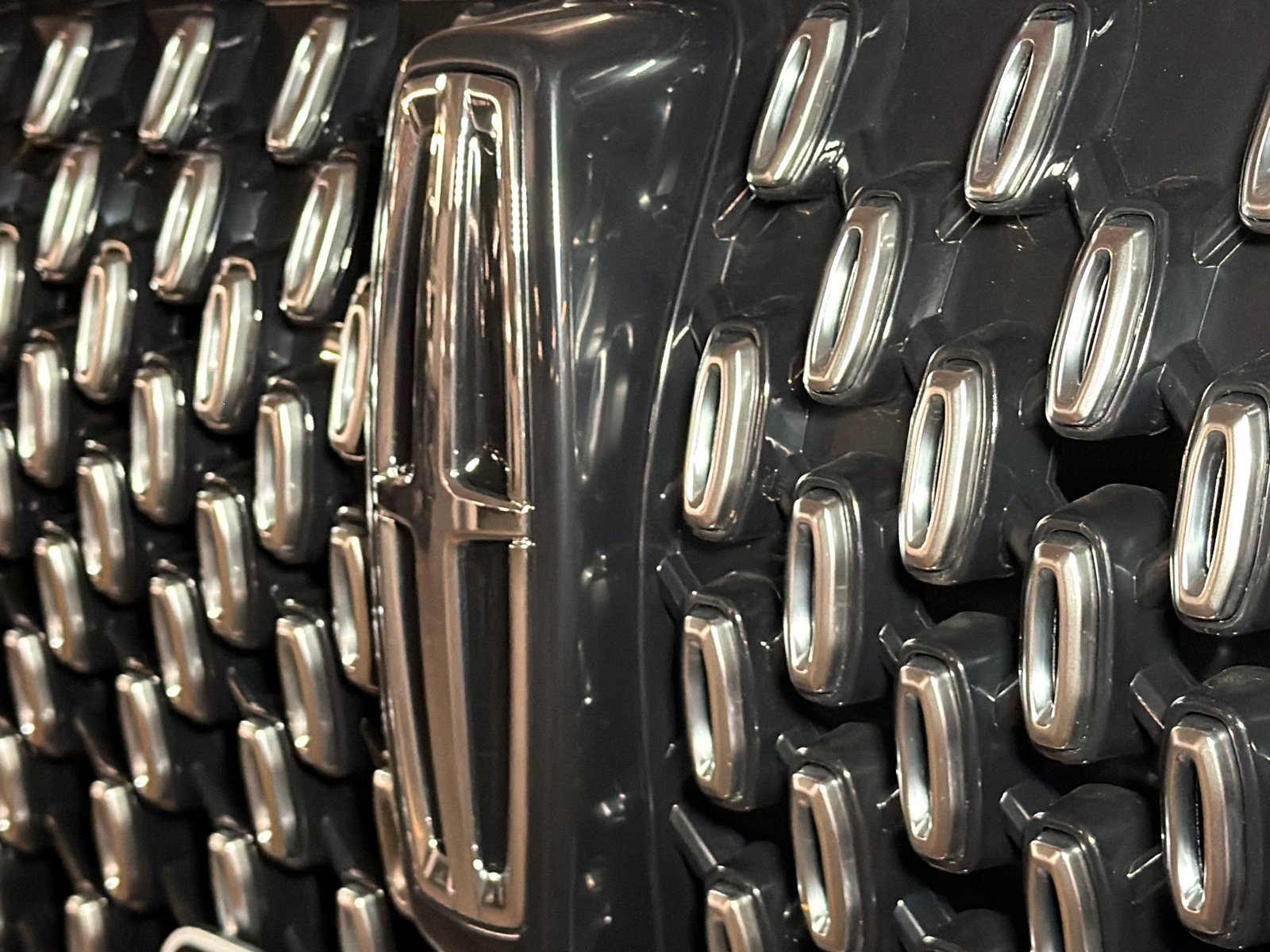 New 2027 Lincoln Aviator AWD image 14