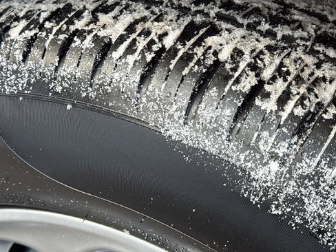 Used 2024 Chrysler Pacifica Limited image 9