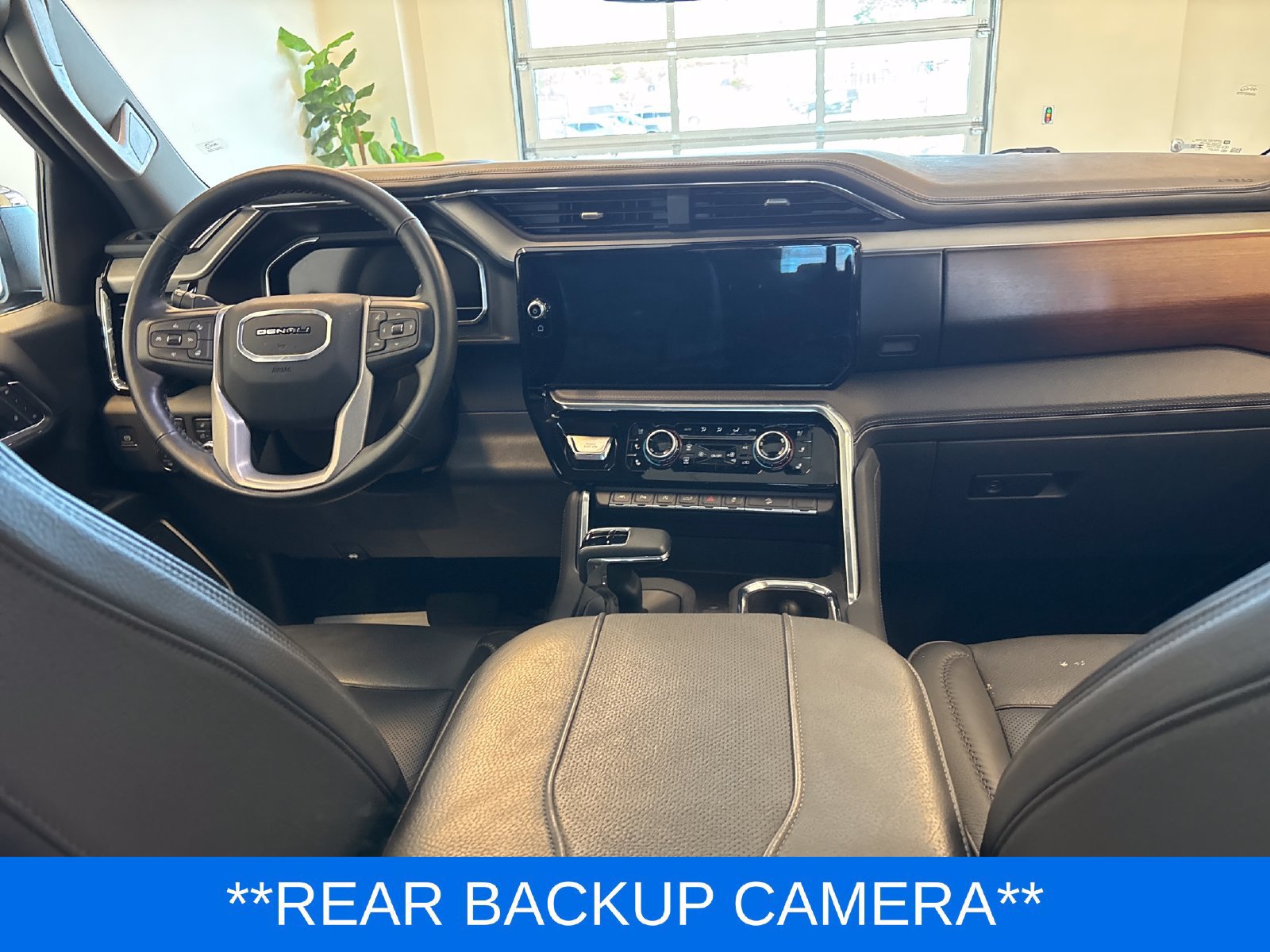 Used 2025 GMC Sierra 1500 Denali w/ Denali Reserve Package AWD/4WD image 9