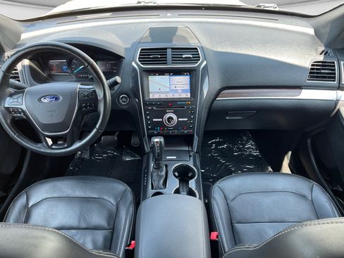 Used 2018 Ford Explorer Limited w/ Equipment Group 301A FWD image 12