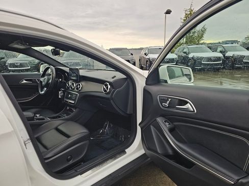 Used 2019 Mercedes-Benz GLA 250 4MATIC image 11