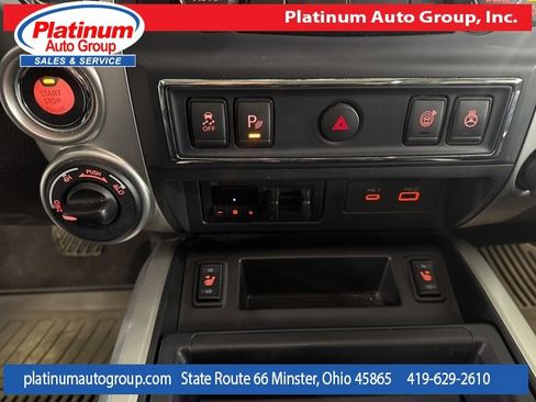 Used 2021 Nissan Titan SL w/ Moonroof Package image 21