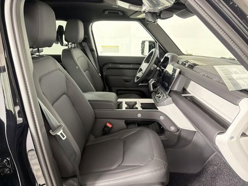 New 2026 Land Rover Defender 110 X-Dynamic SE image 32