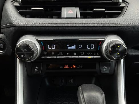 Used 2025 Toyota RAV4 XLE FWD image 27