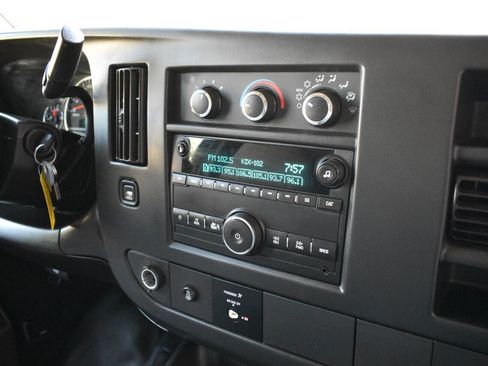 Used 2015 Chevrolet Express 2500 image 23