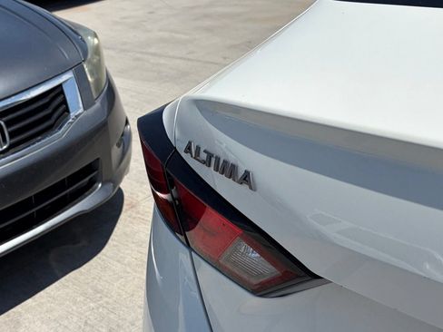Used 2025 Nissan Altima 2.5 SV FWD image 4