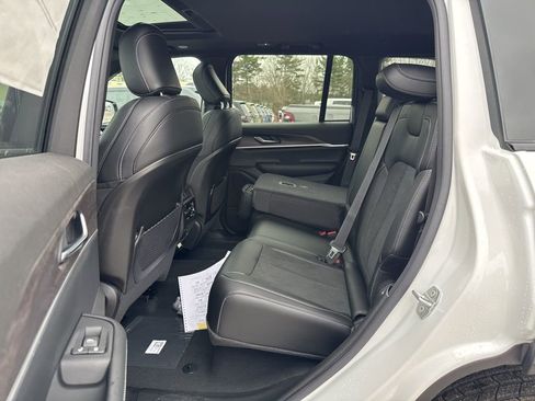 New 2026 Jeep Grand Cherokee Altitude AWD/4WD image 23