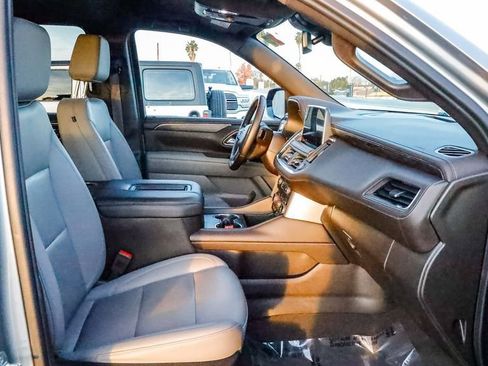 Used 2024 Chevrolet Suburban LT image 17