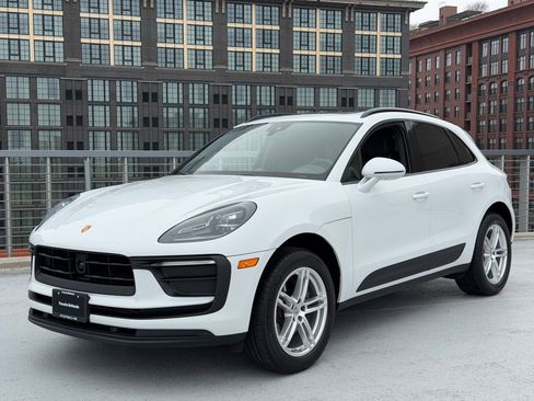 Certified 2023 Porsche Macan image 1