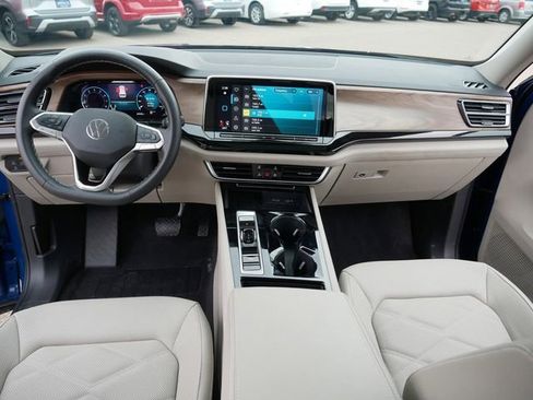 Certified 2025 Volkswagen Atlas SE w/ Panoramic Sunroof Package image 22