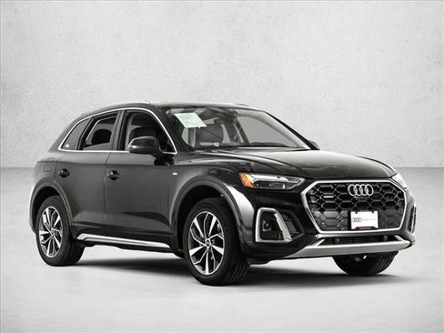 Used 2023 Audi Q5 2.0T Premium Plus w/ Premium Plus Package AWD/4WD image 3