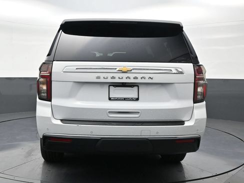 Used 2023 Chevrolet Suburban LS RWD image 4