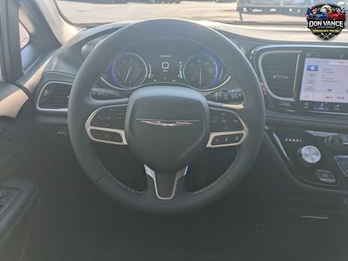 New 2025 Chrysler Pacifica Select w/ Fav Edition Package image 14