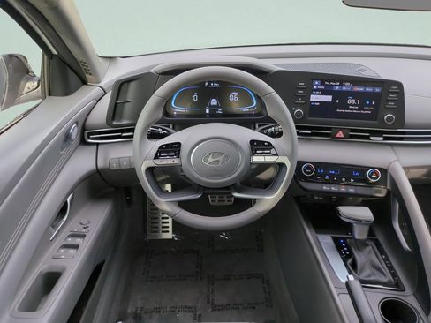 Certified 2025 Hyundai Elantra Sport FWD image 11