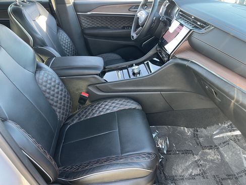 Certified 2025 Jeep Grand Cherokee L Summit w/ Luxury Tech Group V AWD/4WD image 10