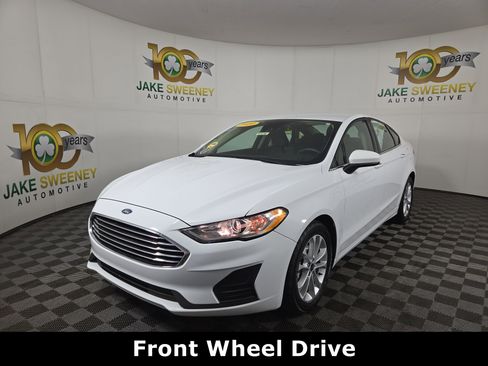 Used 2020 Ford Fusion SE image 3
