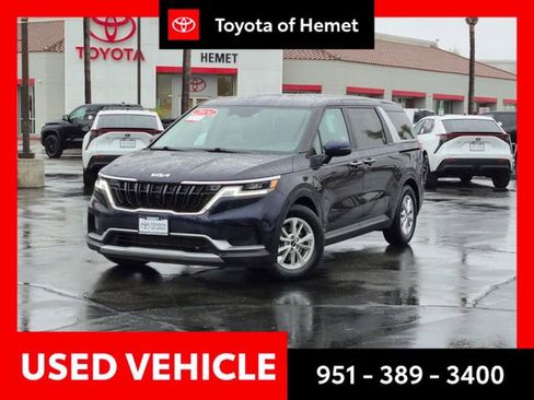 Used 2024 Kia Carnival LX image 1