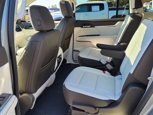 Used 2024 GMC Acadia Denali image 6