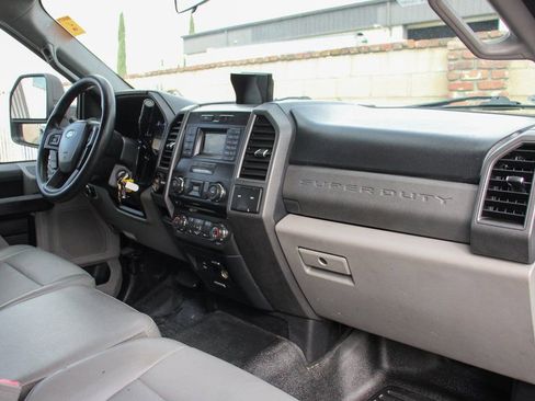 Used 2017 Ford F550 2WD Regular Cab Super Duty image 29