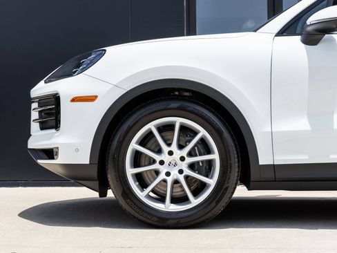 Certified 2025 Porsche Cayenne AWD/4WD image 13