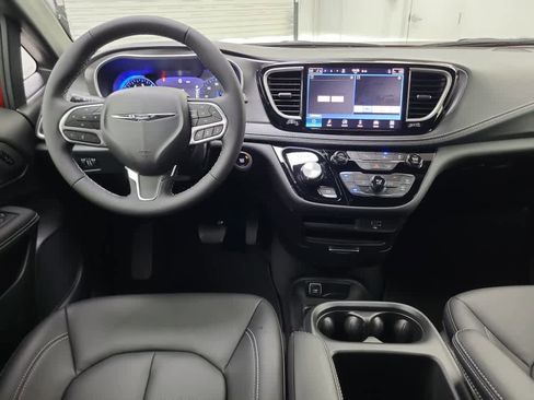 New 2026 Chrysler Pacifica Select image 13