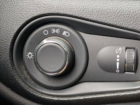 Used 2019 Jeep Renegade Sport w/ Sport Appearance Group image 11