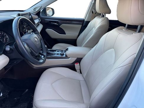 Used 2021 Toyota Highlander Limited image 28