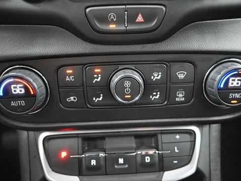 Used 2022 GMC Terrain SLT w/ LPO, Floor Liner Package AWD/4WD image 19