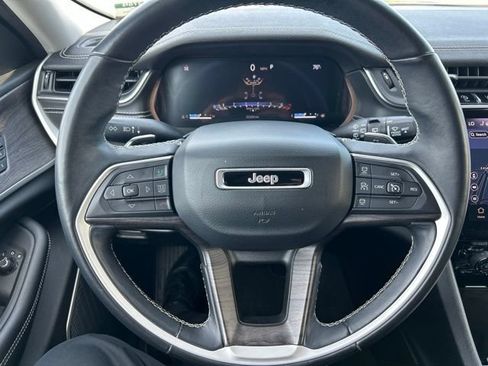 Used 2021 Jeep Grand Cherokee L Limited AWD/4WD image 16