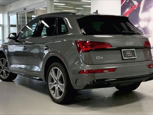 Certified 2025 Audi Q5 2.0T Premium w/ Convenience Plus Package image 4