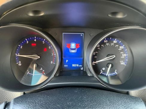 Used 2018 Toyota C-HR XLE image 16