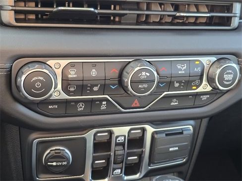 New 2025 Jeep Gladiator Sport image 12