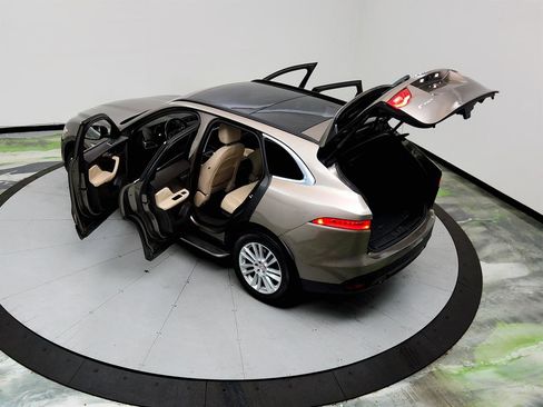 Used 2017 Jaguar F-PACE Prestige image 40