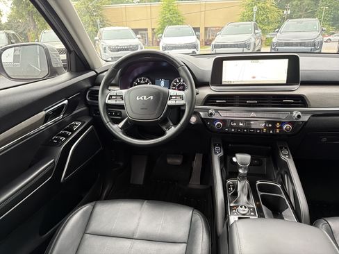 Used 2022 Kia Telluride EX w/ EX Premium Package AWD/4WD image 3