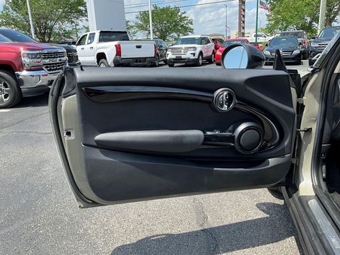 Used 2019 MINI Cooper 2-Door Hardtop w/ Signature Upholstery Package FWD image 18