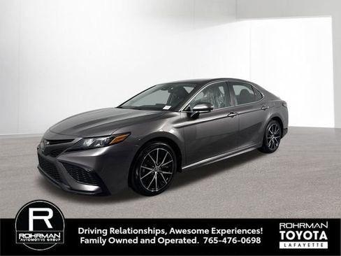 Used 2024 Toyota Camry SE image 2