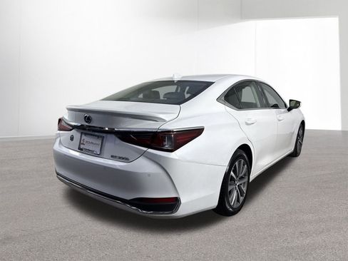 Used 2021 Lexus ES 300h w/ Premium Package image 36