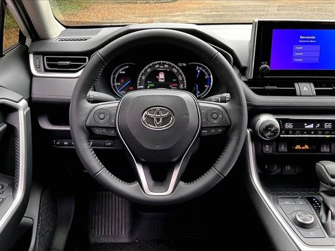 Used 2025 Toyota RAV4 XLE image 8
