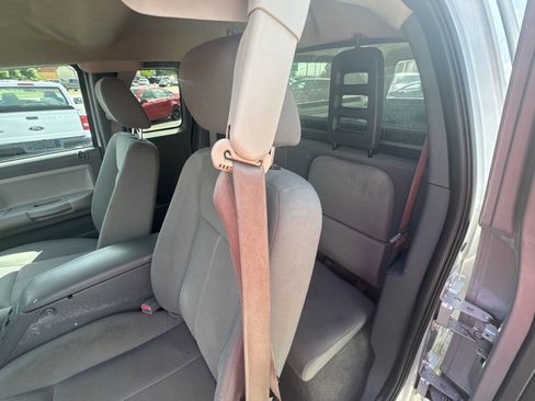 Used 2005 Dodge Dakota SLT image 25