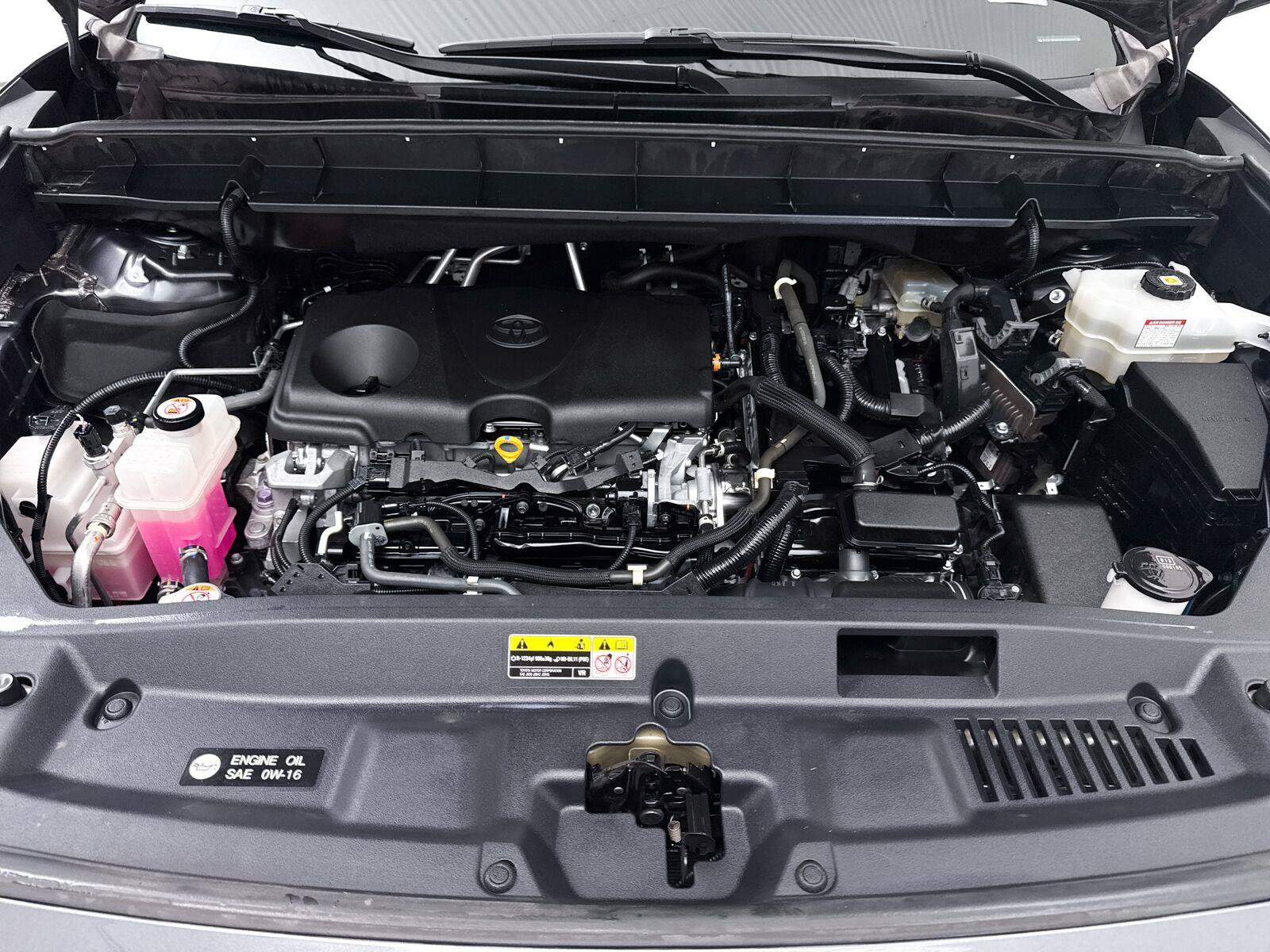 Used 2021 Toyota Highlander LE FWD image 8