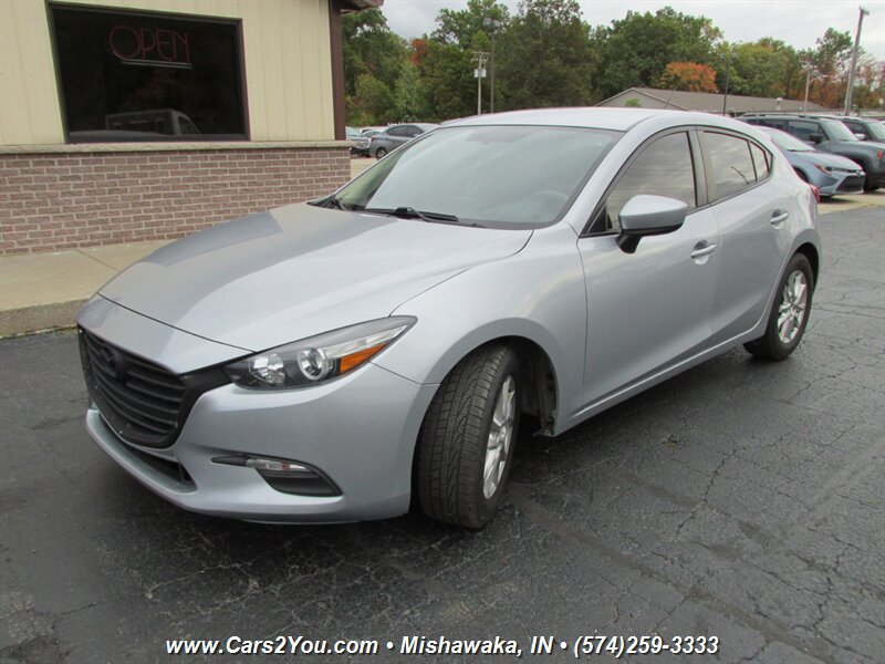 Used 2017 MAZDA MAZDA3 Sport FWD image 3