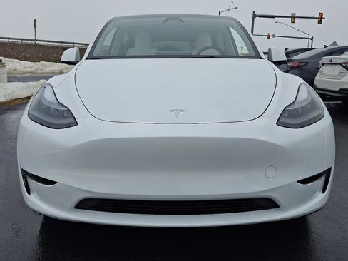Used 2024 Tesla Model Y Performance image 2