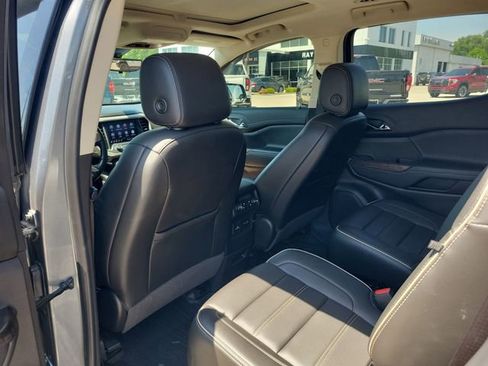 Used 2021 GMC Acadia Denali w/ Denali Ultimate Package AWD/4WD image 10